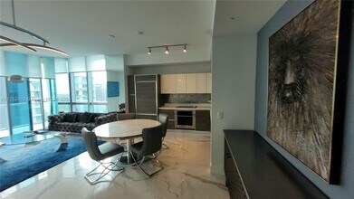 1100 S Miami Ave, Unit 4201 in Miami, FL - Building Photo - Building Photo