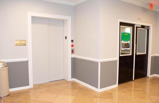 1580 Spring Gate Dr, Unit 4411 in McLean, VA - Building Photo - Building Photo