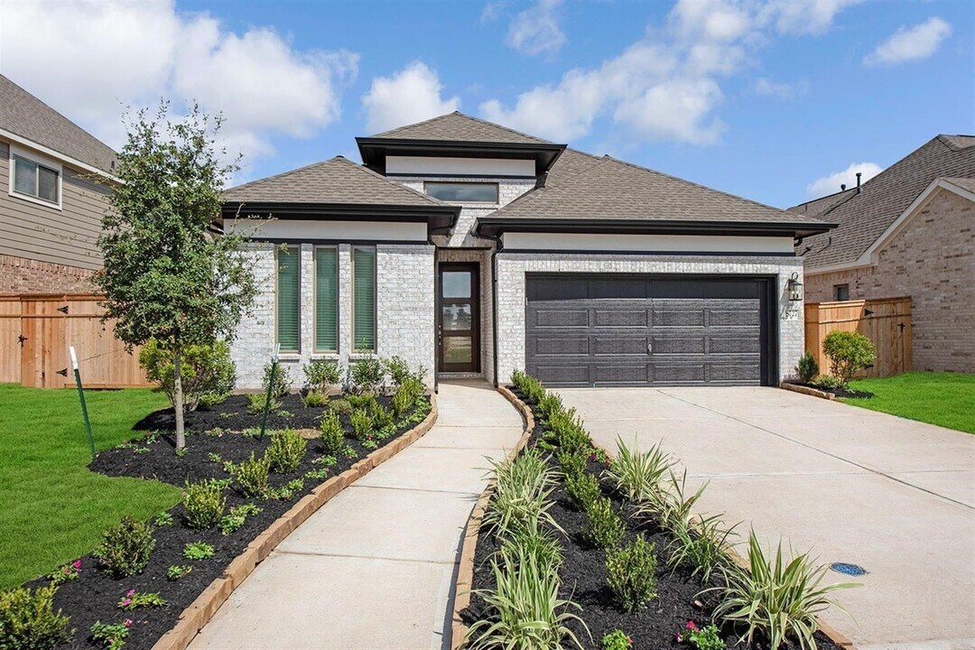 8727 Arbor Trail Dr in Missouri City, TX - Building Photo