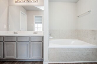 2627 Hoffman Ln in Conroe, TX - Building Photo - Building Photo