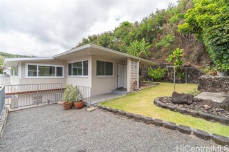 1643 Ala Mahamoe St in Honolulu, HI - Foto de edificio - Building Photo