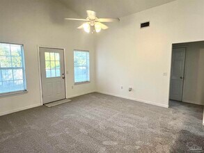 6211 Bandol Ct in Milton, FL - Foto de edificio - Building Photo