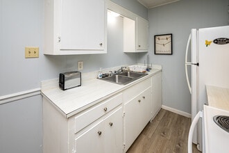 Green Acres Apartments in Long Beach, MS - Foto de edificio - Interior Photo