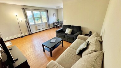 202 12th St, Unit 1 in Palisades Park, NJ - Foto de edificio - Building Photo
