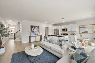 Parkways of Auburn Hills in Auburn Hills, MI - Building Photo - Building Photo