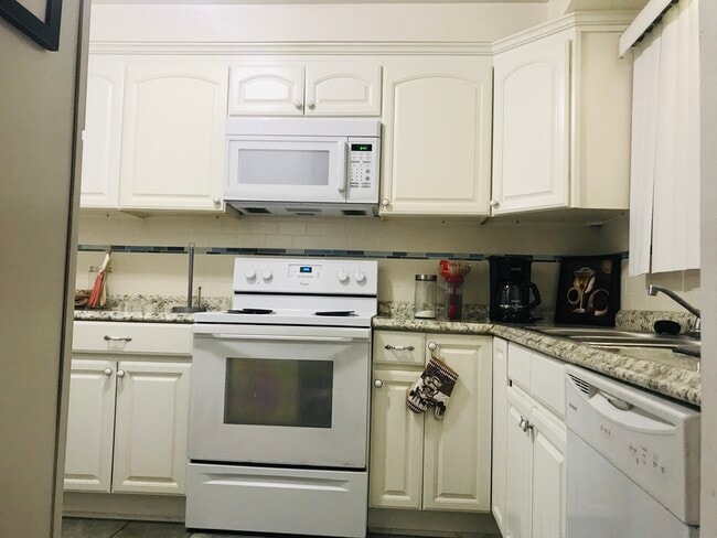 324 E Spruce Ave, Unit Condo in Inglewood, CA - Foto de edificio - Building Photo