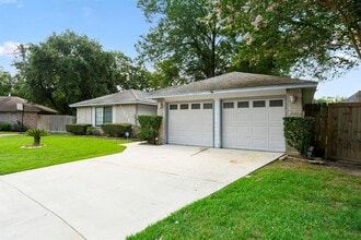 13234 Boyer Ln in Houston, TX - Building Photo - Building Photo