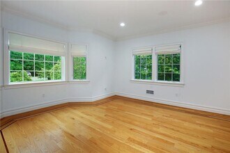 193 Saxon Wood Rd in Scarsdale, NY - Foto de edificio - Building Photo