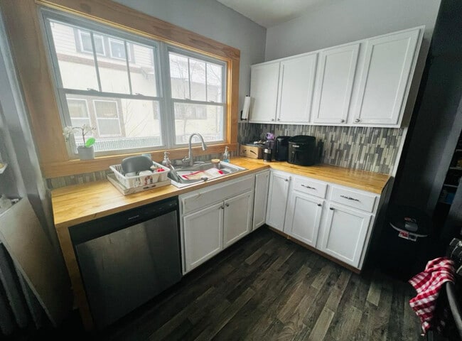 2105 N 26th Ave in Minneapolis, MN - Building Photo - Building Photo