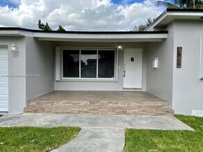 6351 SW 26th St in Miami, FL - Building Photo - Building Photo