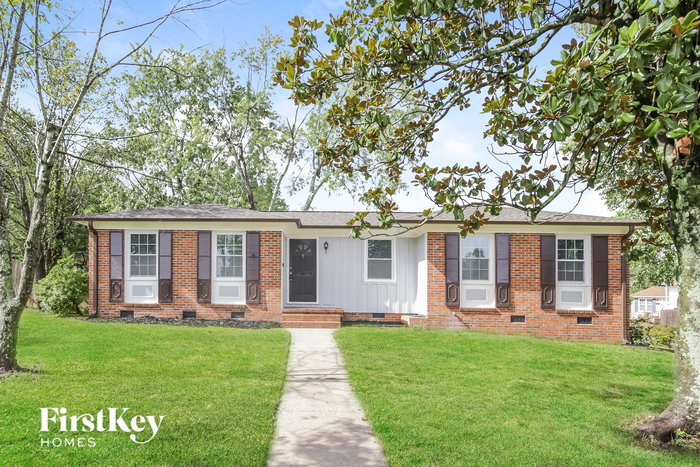 2508 Cherbonne Dr in Greensboro, NC - Building Photo