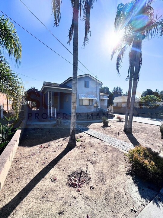 138 N Soldano Ave in Azusa, CA - Foto de edificio