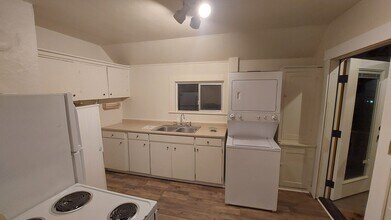 1512 Maple St, Unit UP in Everett, WA - Foto de edificio - Building Photo