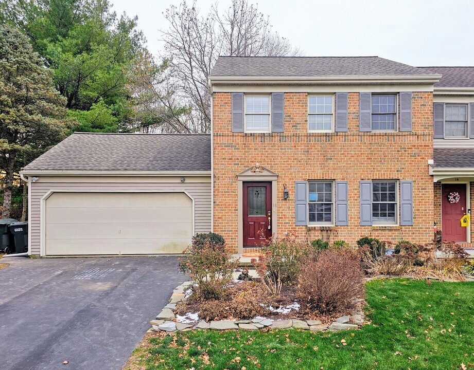 16 Brookview Dr in Lititz, PA - Foto de edificio
