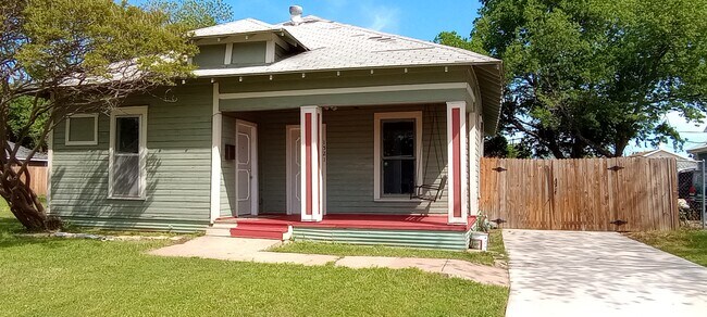 property at 1521 E Cannon St