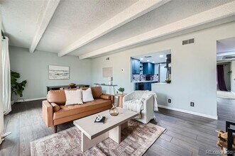 2525 S Dayton Way in Denver, CO - Foto de edificio - Building Photo