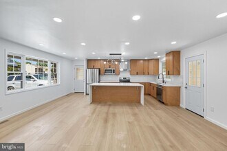 13546 Tabscott Dr in Chantilly, VA - Building Photo - Building Photo