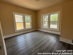 1114 N Brazos St in San Antonio, TX - Foto de edificio - Building Photo