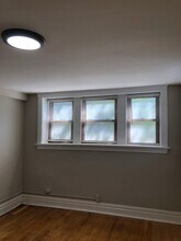 2056 N Oakley Ave in Chicago, IL - Building Photo - Building Photo