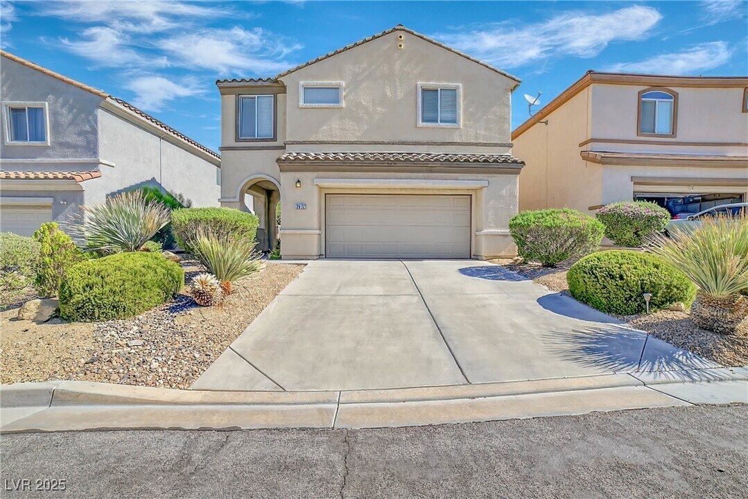 2872 Strathallan Ave in Henderson, NV - Building Photo
