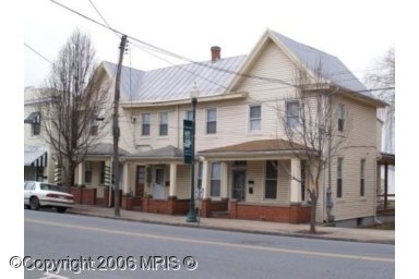 321-325 S Queen St in Martinsburg, WV - Building Photo