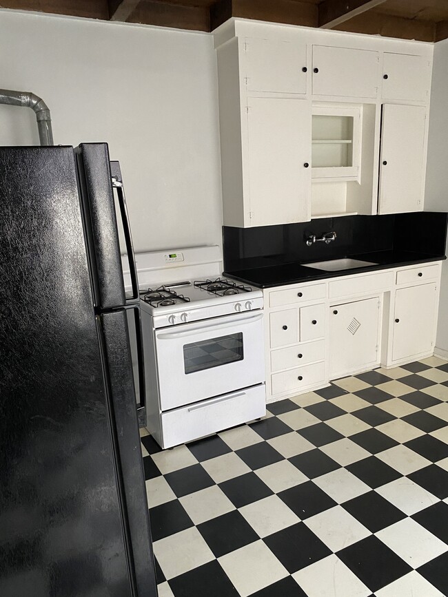 2703 T St, Unit 2703 12 in Sacramento, CA - Building Photo - Building Photo