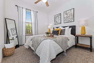 Trinity Bell Gardens Apartments in Fort Worth, TX - Foto de edificio - Building Photo