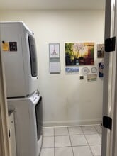 101 S Saginaw St, Unit 203 in Holly, MI - Foto de edificio - Building Photo