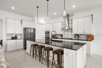 385 Barnhill Lp in Dripping Springs, TX - Building Photo - Building Photo