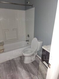 2545 W Silver St photo'