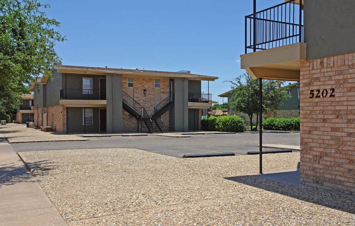 Arbor Oaks in Lubbock, TX - Building Photo