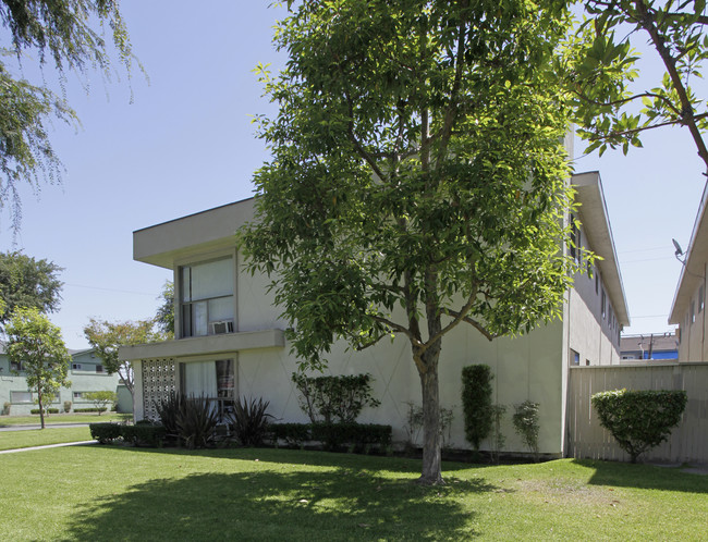 Roberts Apartments in Anaheim, CA - Building Photo - Building Photo