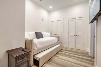 1050 Annunciation St in New Orleans, LA - Building Photo - Building Photo