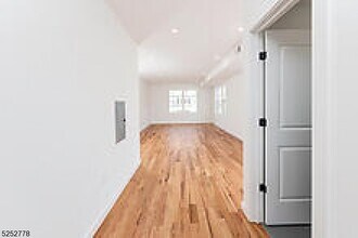 125 Broughton Ave, Unit 1 in Bloomfield, NJ - Foto de edificio - Building Photo