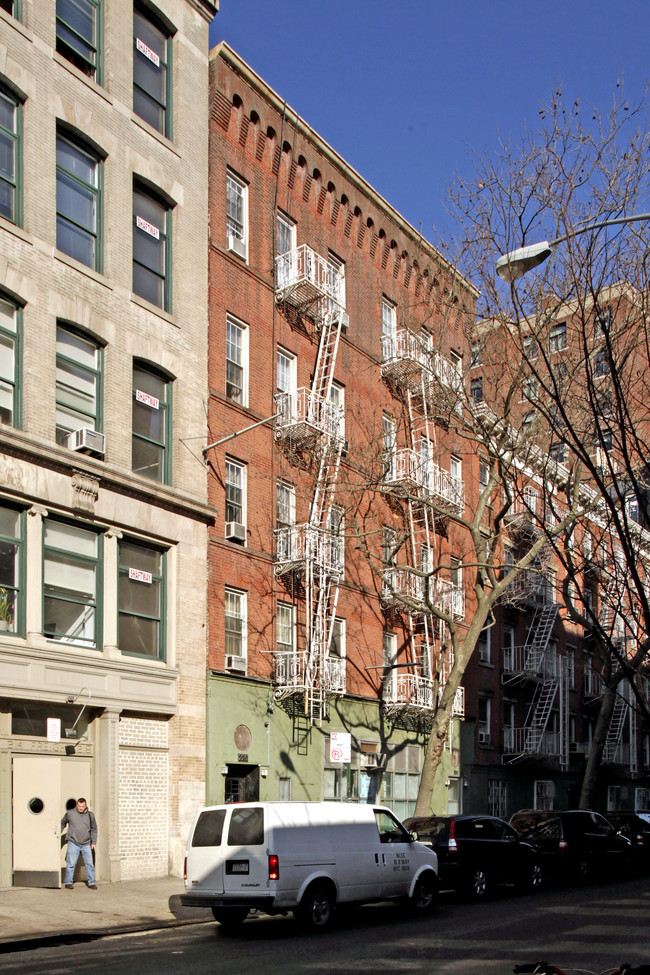 220-222 Sullivan St in New York, NY - Building Photo - Building Photo