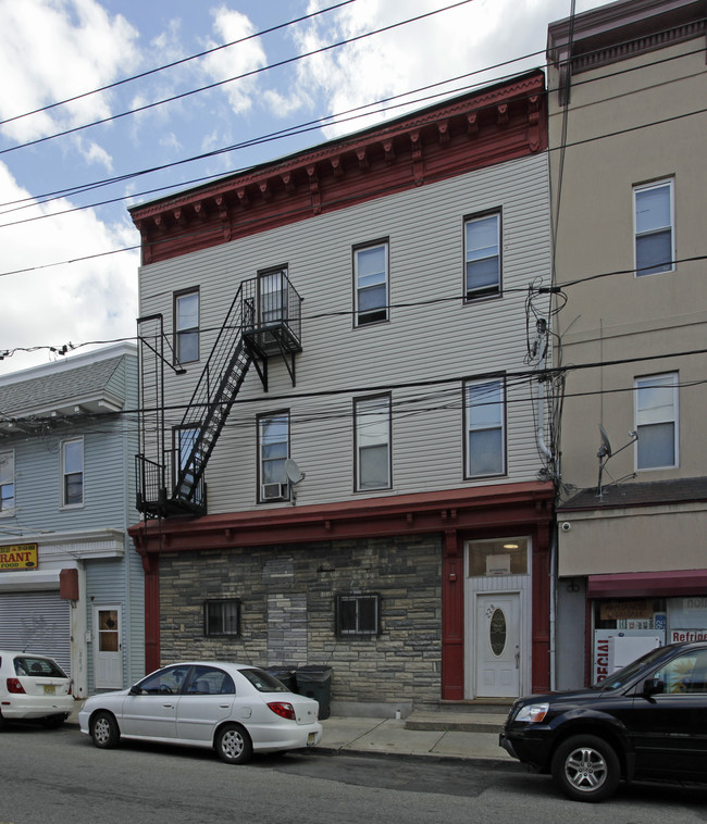 228 Old Bergen Rd in Jersey City, NJ - Building Photo - Building Photo