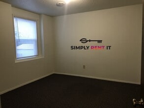 215 N Main St in Roland, IA - Building Photo - Building Photo