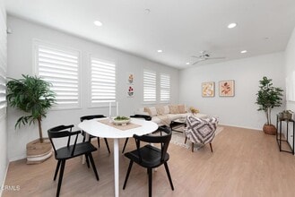 401 Camino Ruiz in Camarillo, CA - Building Photo - Building Photo