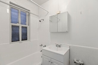 428 W Wellington Ave, Unit #204 in Chicago, IL - Foto de edificio - Building Photo