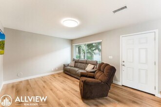 8455 El Arroyo Dr in Huntington Beach, CA - Building Photo - Building Photo