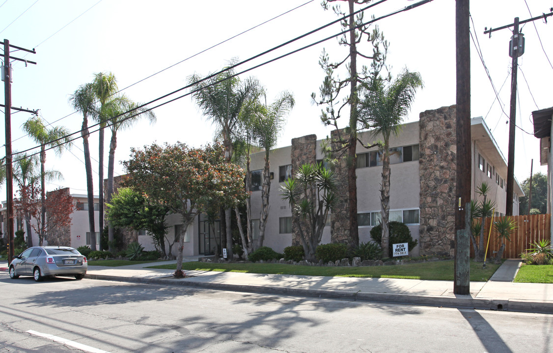 New Yorker in Downey, CA - Foto de edificio