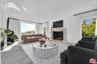 1300 Summitridge Dr in Beverly Hills, CA - Building Photo