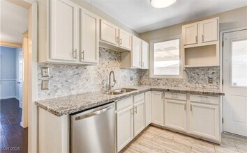 1932 Hassett Ave in Las Vegas, NV - Building Photo - Building Photo