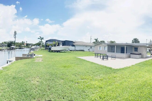 5229 Versailles Ct in Cape Coral, FL - Building Photo - Building Photo