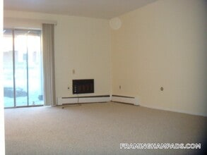 10 Queens Way in Framingham, MA - Building Photo - Building Photo