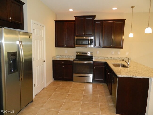 3876 Burrfield Street in Ft. Myers, FL - Building Photo - Building Photo