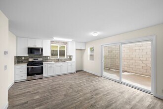 215 20th St in Newport Beach, CA - Building Photo - Building Photo