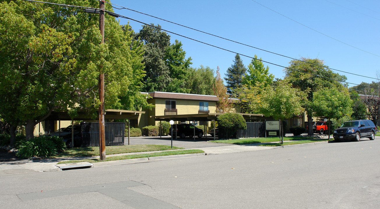 Valley View Apartments in Santa Rosa, CA - Building Photo