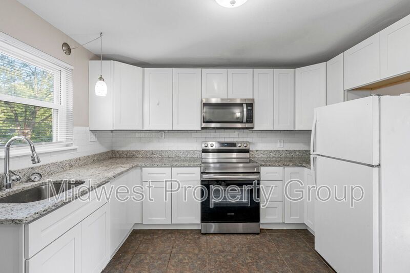 615 Lynn Haven Ln in Hazelwood, MO - Building Photo