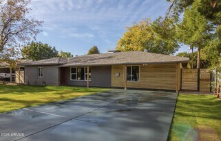 2026 S El Camino Dr in Tempe, AZ - Building Photo